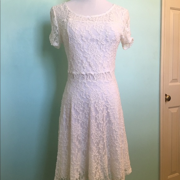 🕊 WHITE LACE DRESS WITH UNDERLINING - Picture 4 of 8